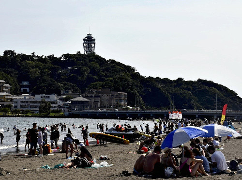 藤沢市内の海水浴客、昨年から１１万人増え１５０万人…酷暑で夕方の来場者が増える