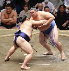 大の里が無傷の勝ち越しまであと１勝…琴桜は２敗目、豊昇龍は連敗を免れる