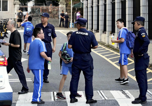 中国・深センで日本人学校児童刺した４４歳の男を拘束…男児は手術、副報道局長「全力で救命している」