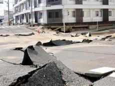 広島市の道路陥没、周辺で１１棟に傾きやひび割れ…避難住民に賃貸物件や市営住宅を紹介