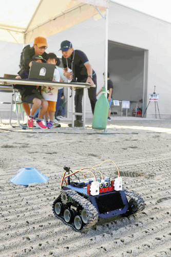 鳥取砂丘を月面研究の「聖地」に…宇宙人材の育成へ「探査車の甲子園大会」構想、県も車両開発に挑戦