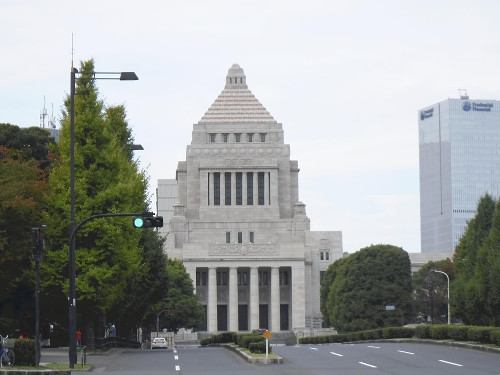 衆議院が解散、１５日公示・２７日投開票へ