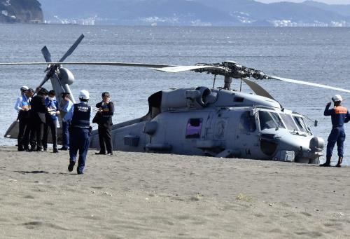 茅ヶ崎の海岸に「予防着陸」の米海軍大型ヘリ、４時間後に離陸…近くに住宅街や中学校