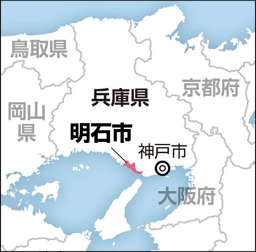 神戸市バスと接触し横転の軽乗用車、乗客８人が転倒などでけが…明石市の県道交差点