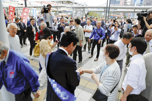 「非公認」候補が「政治不信招いた」と謝罪、野党新人３人が挑戦…兵庫９区