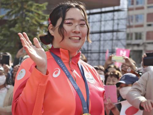 秋の園遊会に北口榛花さんら…ジンギスカンなど食事の提供再開、酒類は見送り