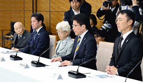 石破首相が拉致被害者家族会と就任後初面会、横田拓也さん「平壌への連絡事務所開設に強く反対」