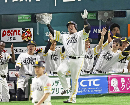 ソフトバンク、山川穂高の２打席連続本塁打などで通算３勝…日本ハムは打線つながらず