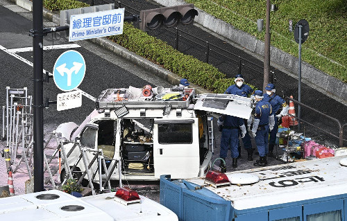 自民党本部襲撃、容疑男の車内にガソリン入り灯油缶１６個…複数のガスボンベも