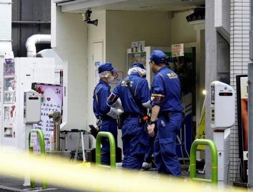 新橋ガールズバー１８歳従業員刺殺、４９歳男を殺人容疑で送検…背景に金銭トラブルか