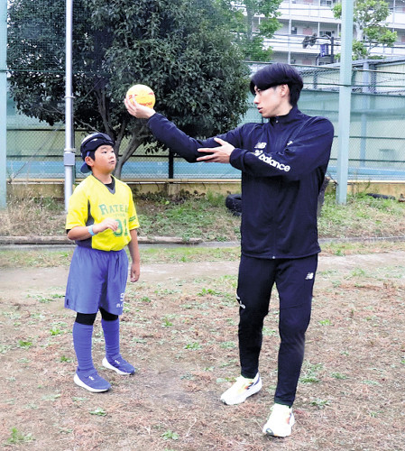 「投げる力」アップへプロがコツ伝授…「ＴＯＫＹＯ　ＵＮＩＴＥ」イベント、小学生らが遠投に挑戦