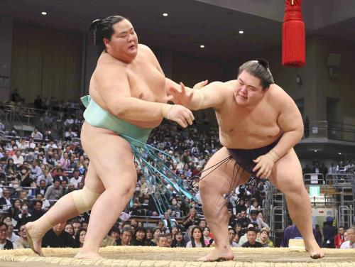 大関の琴桜に土、王鵬に２場所連続で敗れる…大の里と豊昇龍は３連勝