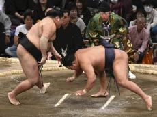 豊昇龍に土、勝ちっ放し消える…大の里は押し出しで５勝目