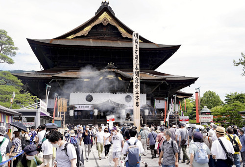 善光寺の「御開帳」、次回は２０２７年４月４日～６月１９日…前回はコロナの影響で２２年に実施