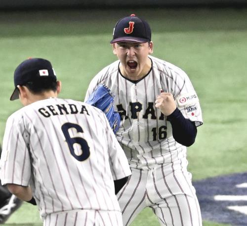 プレミア１２決勝、７回２度のビデオ検証はともに日本に「味方」…あわやトドメの一発はファウル