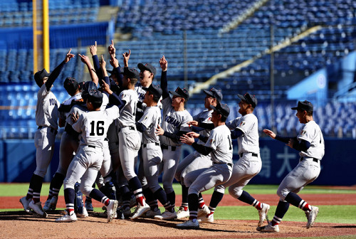 明治神宮大会、横浜高が２７年ぶり２度目Ｖ…広島商との接戦制す