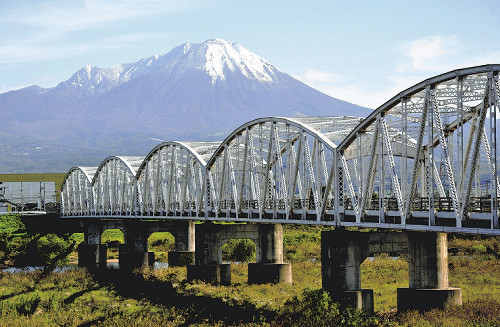 歩行者と二輪車専用の文化財「日野橋」、老朽化で撤去には２８億円・維持には１００年で７１億円