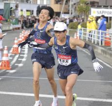 箱根駅伝でたすきリレーができる区間は何メートルか、中継所の前後で手に持って走れる距離は？