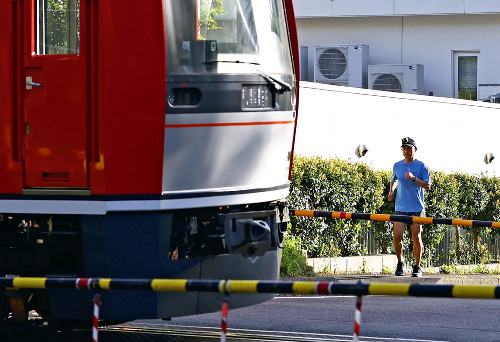 箱根路のコースにある唯一の踏切は山の途中にある…選手と電車がかち合ったらどうなる