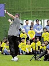 ヌートバー、今永昇太や前田健太と大阪府で野球教室…２６年ＷＢＣに意欲「選ばれたら頑張りたい」