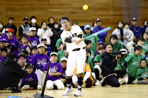 巨人６選手が輪島で子供と交流、長野久義「力になりたい」…元日に能登で被災した泉投手も参加