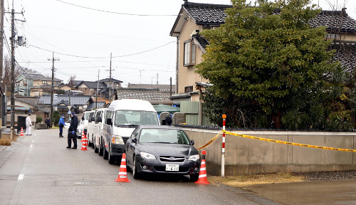 空き家の敷地内で土の中に埋められた男性遺体、行方不明の７０代男性か…新潟県警