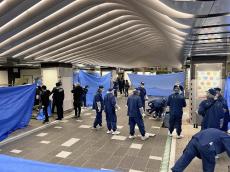 三宮駅の改札付近で女性が刺される、１７ｃｍの出刃包丁で背中２か所…「面識ない」女を容疑で逮捕