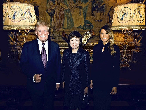 石破首相が受け取った贈り物はトランプ氏「写真集」…直筆署名と「ＰＥＡＣＥ」の書き込みも