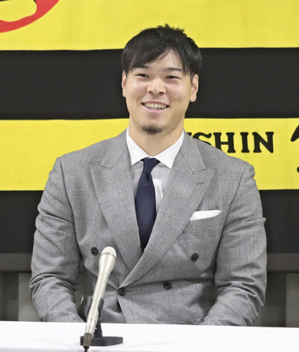 阪神・佐藤輝明、将来のメジャー移籍へ「思いが固まった」…現状維持の１億５千万円でサイン