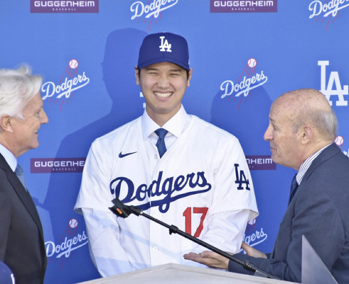 大谷翔平、ＡＰ通信の年間最優秀男性アスリートに２年連続・３度目の選出…マイケル・ジョーダンに並ぶ