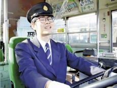 １９歳で夢のバス運転士デビュー…道交法改正で大型２種免取得可能に、人手不足対策の切り札期待