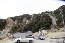 ９月に土石流発生の輪島・曽々木地区、復旧した国道沿いに不安定な岩石…雪解けで再発も