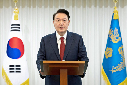 韓国機炎上に尹錫悦大統領「困難を克服できるよう、私も皆さんとともに頑張ります」