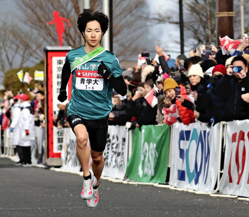 青学大・野村が激走、２位・中大との差を３分４９秒に…駒沢大は中大と１８秒差でエース佐藤圭汰へ