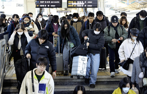 思い出も席もいっぱい…Ｕターンラッシュ本格化、高速道は渋滞予測