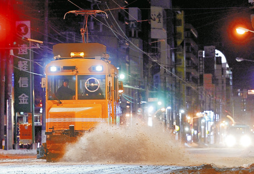 札幌の路面電車は所要１時間のループ線…冬の風物詩「ササラ電車」も圧巻です