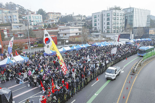 見通し甘かった韓国公捜庁、尹錫悦大統領への逮捕状再請求で経験不足を露呈…主導権は警察当局に移行か