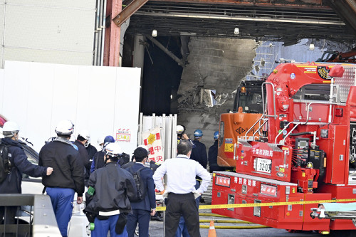 千葉駅近くのビル解体現場で事故、男性２人死亡…切断した鉄骨を置いた床が崩れ落ちる