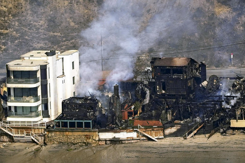 ロス山火事のがれき除去・避難所費用「１８０日間、１００％負担」…バイデン氏表明