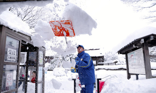 日本海側中心に午後も「警報級の大雪」恐れ…新幹線・高速道など各地で交通に乱れ