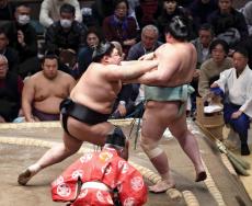 横綱照ノ富士が初白星、綱取り琴桜早くも土…豊昇龍は２連勝