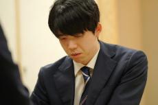 藤井聡太竜王、王将戦第１局で永瀬拓矢九段に先勝…「序盤に少し課題が残った」