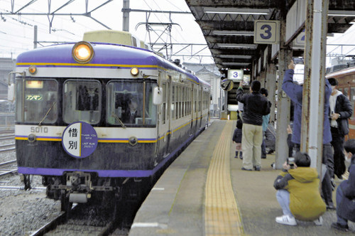 異色の気品、一畑電車「出雲大社号」ラストラン…京王から譲り受け「荘厳さをイメージの配色」に改造