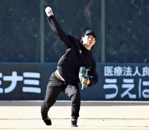 巨人・山崎伊織が自主トレ公開、調整順調「開幕で投げたい」…課題の体力アップへ走り込みも