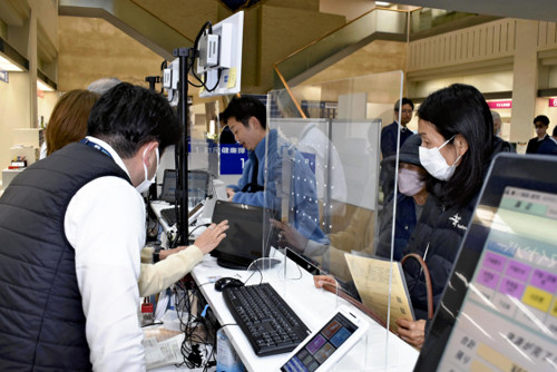 申請手続きはサインのみでＯＫ、職員が聞き取りタブレット入力…神奈川・葉山町「書かない窓口」