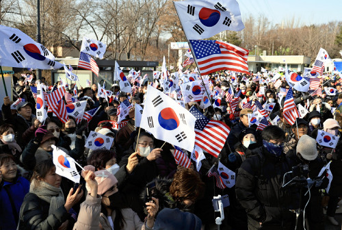 韓国大統領は拘束なのに…与党「国民の力」の支持率アップ、左派系最大野党「共に民主党」を逆転