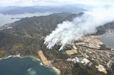 広島・江田島の山林火災で消火に向かった陸自ヘリ、警報灯点灯し空港に急きょ着陸