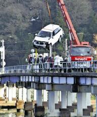 車が城崎大橋の欄干壊し川へ転落、運転手は１０ｋｍ歩き病院へ…８時間後「事故は私」と１１０番