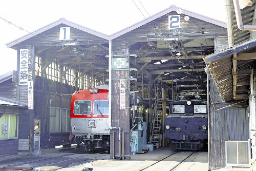 ９７年前の開業時から運行の「デハ１０１」、１時間半燃える…車体のさび取り作業中