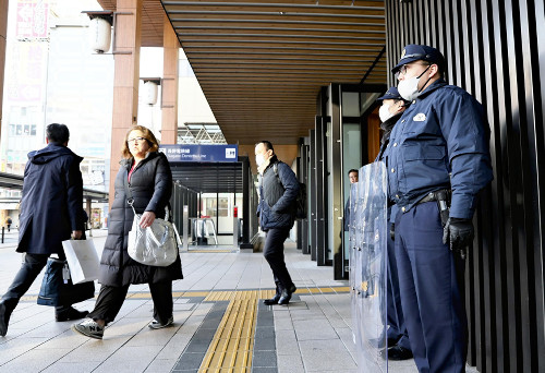 長野駅前３人死傷、パトロール強化へ１００人派遣…関東近県の警察官